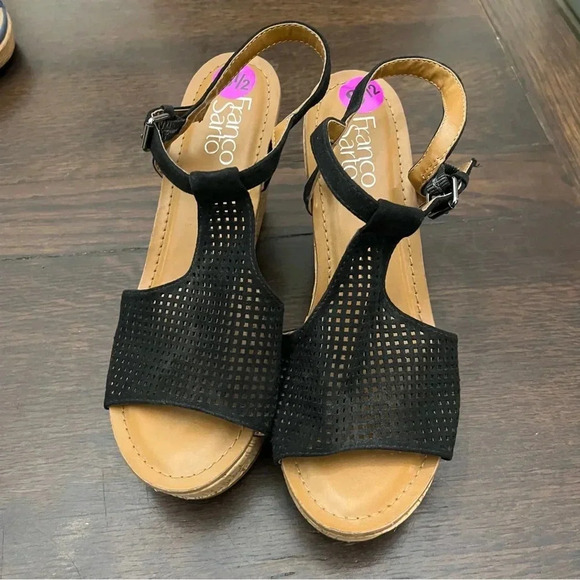 NEW Franco Sarto Clinton 2 Black Perforated T- Strap, Open Toe, Wedge Sandal 8.5 - Picture 2 of 5